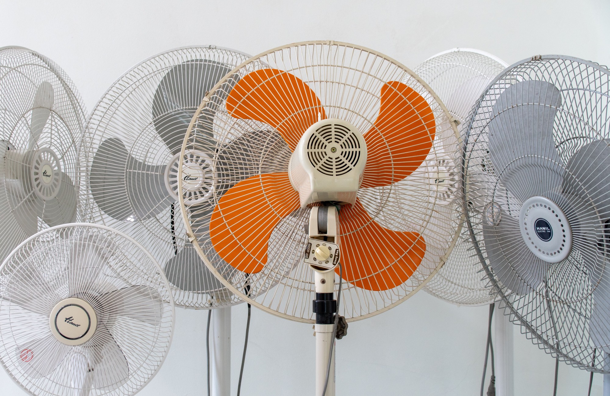 Ventilátor je naším blízkym spojencom počas horúcich dní.
