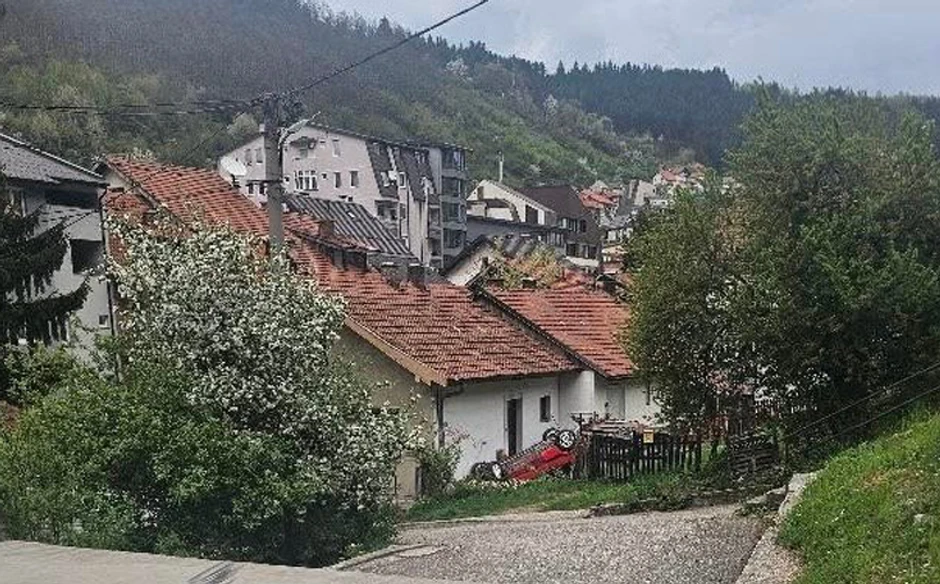 Nova Varoš vozač se zakucao u porodičnu kuću