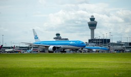 chaos na lotniskach w europie. tysiące pasażerów unieruchomionych