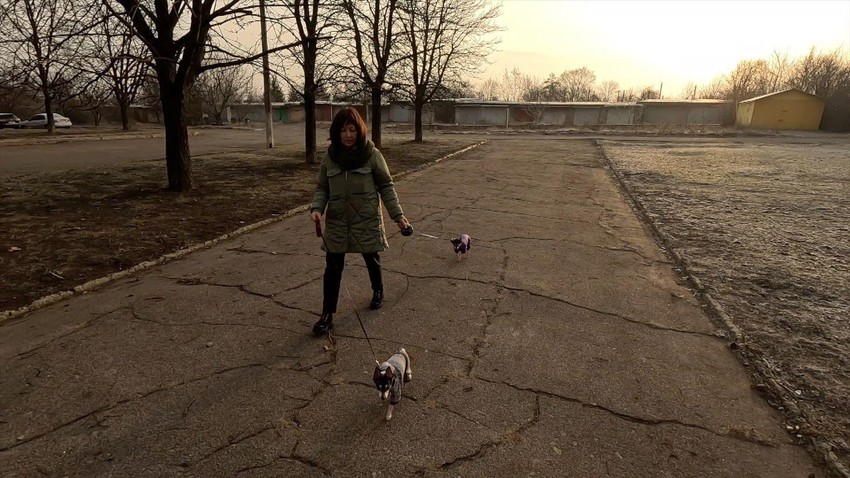 Vita kaže da više nikada ne želi da napusti rodni grad, gde je njena prabaka u blizini kuće posadila stabla kajsije. | Foto: BBC