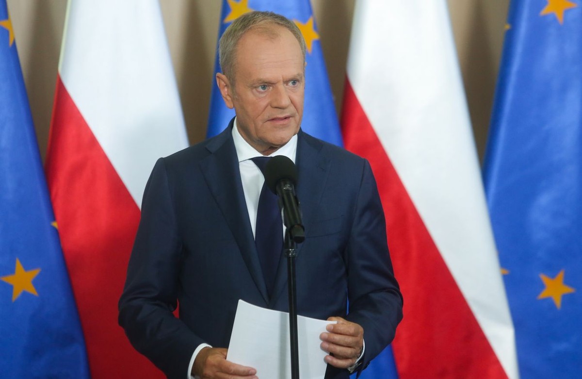 Premier Donald Tusk podczas konferencji prasowej po zakończeniu wyjazdowego posiedzenia rządu w Białymstoku