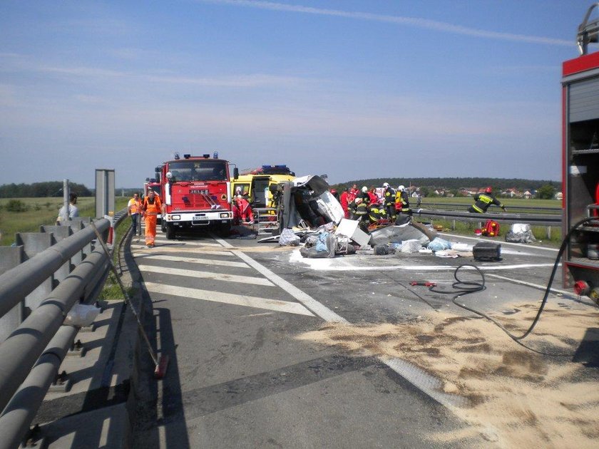 Tragiczny wypadek pod Opolem. 7 osób nie żyje! ZDJĘCIA