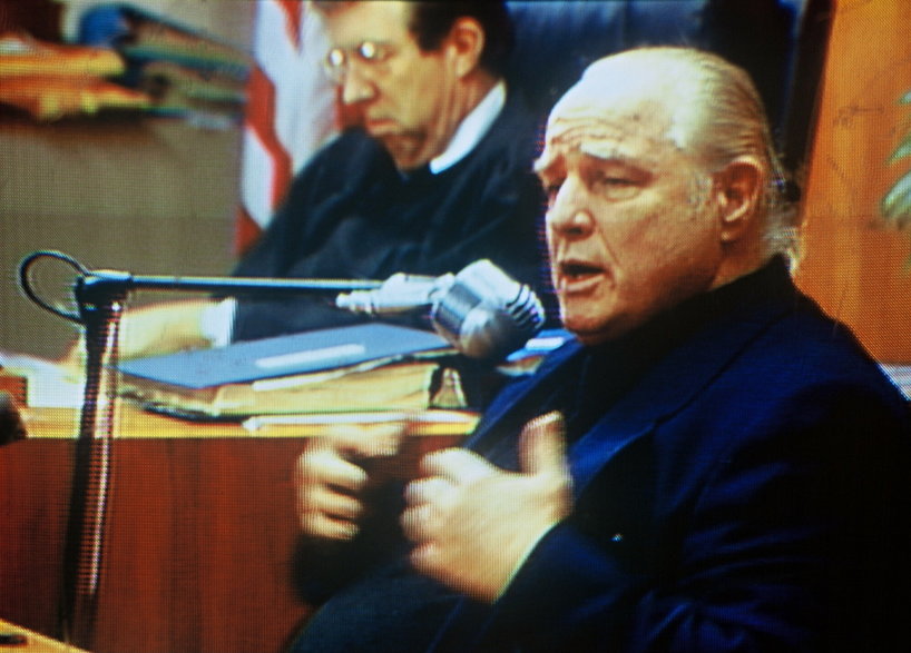 Marlon Brando podczas procesu syna w 1991 r.