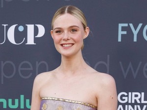 Ez a ruha 11 évvel idősebb, mint a csodaszép viselője, Elle Fanning