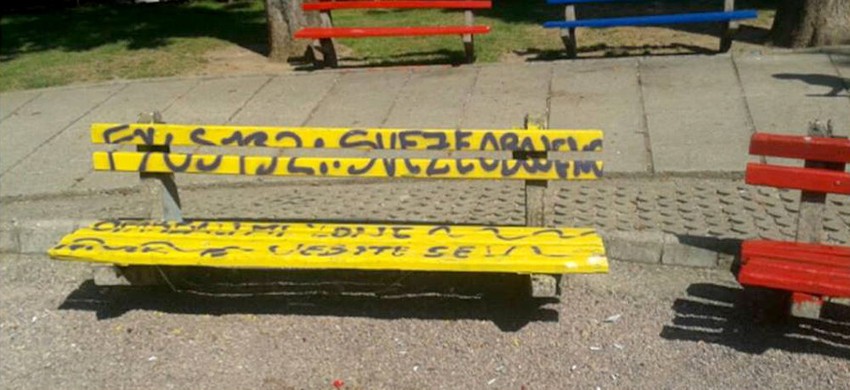 Ovako klupe u parku kod hotela "Palas" izgledaju danas...