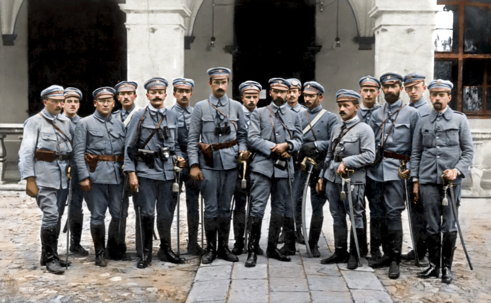 Józef Piłsudski (z prawej strony). Koloryzacja M. Kaczmarek