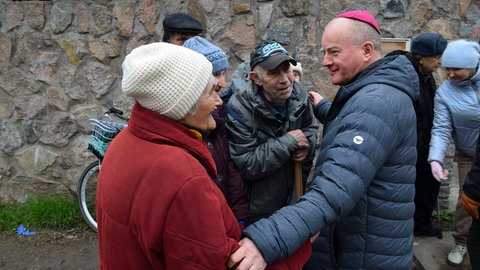 Bp Sobiło: sytuacja humanitarna na wschodzie Ukrainy jest trudna - Vatican News