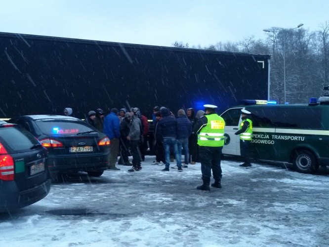 43 osoby w jednym busie