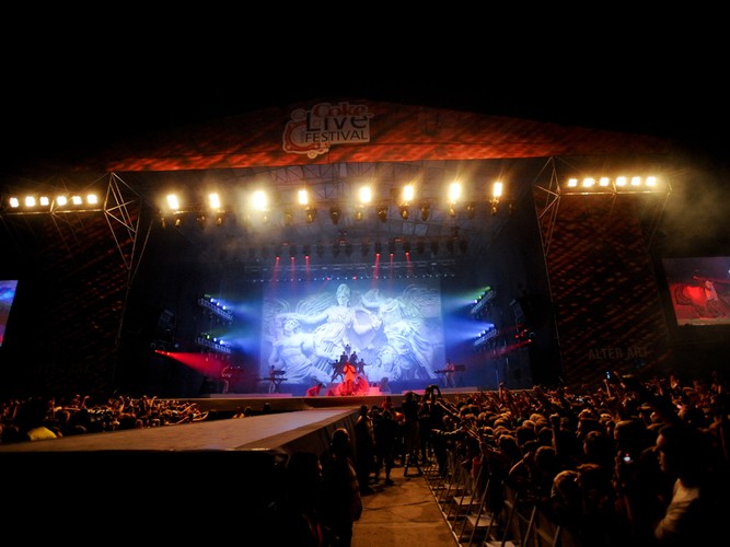 Na scenie producent muzyczny i raper Kanye West