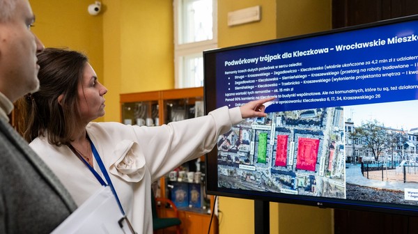 - Ponad 90% kamienic na Kleczkowie to budynki wspólnotowe. Na komunalnych, które tu są, też działamy mówi Monika Tendaj-Bielawska, prezes Wrocławskich Mieszkań.