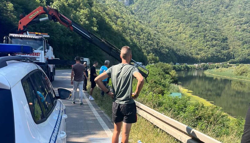 Vozilo sletelo u jezero Međuvršje