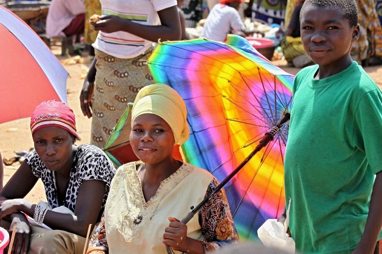 Burundyjczycy na targu