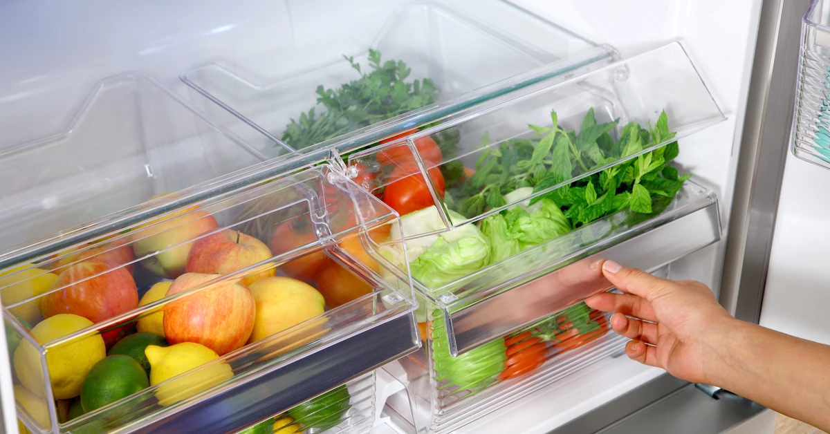 Zamiast wyrzucać do śmieci, włóż do pojemnika. Przyjemny zapach rozniesie się po lodówce