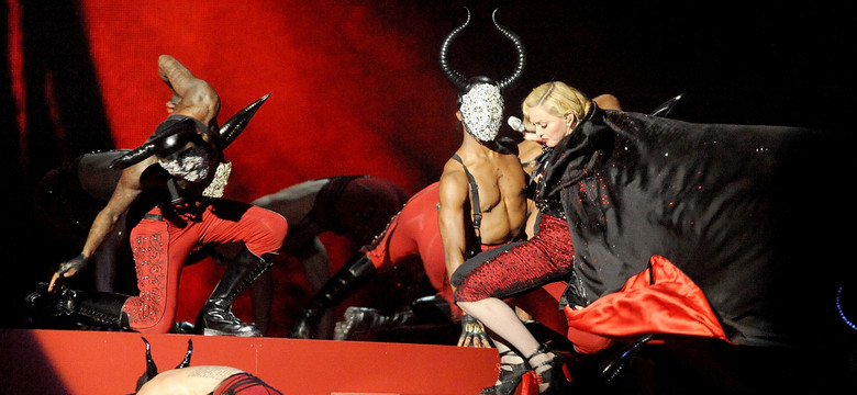 BRIT Awards 2015: Madonna i jej upadek, szokujące kreacje i wielki show