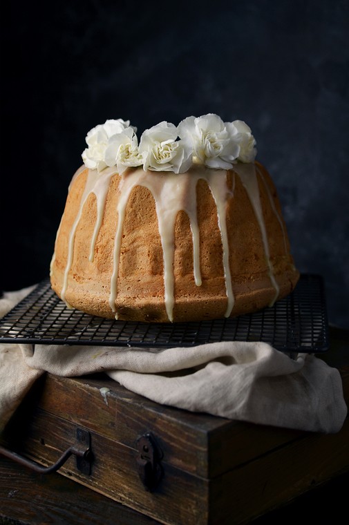 Biszkoptowa babka z majonezem w białej czekoladzie