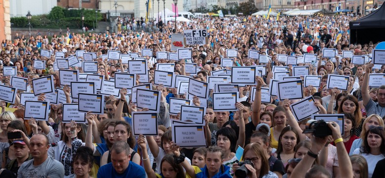 Tysiące ludzi świętowały ukraiński Dzień Niepodległości. Tłumy w Warszawie [ZDJĘCIA]