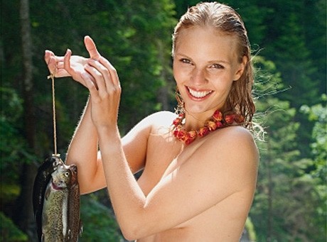 To już kolejna edycja kalendarza, w której  szwajcarskie farmerki zachęcają do odwiedzenia tej alpejskiej krainy