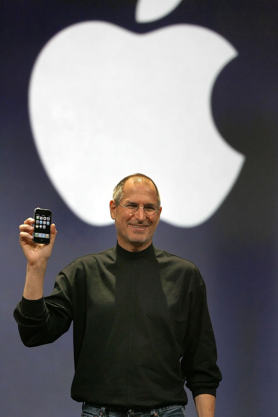 Steve Jobs prezentuje pierwszego iPhone'a