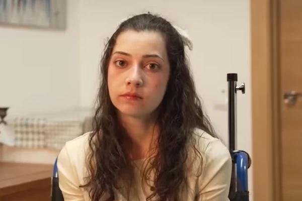 Bila žrtva GRUPNOG SILOVANJA, večeras je preminula uz POMOĆ EUTANAZIJE - IMALA JE 25 GODINA: „Želim sada da odem u miru i prestanem da patim, tačka“, njen otac pokušavao sve da zaustavi 
