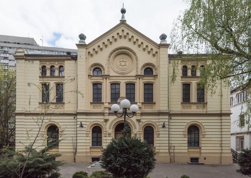 Synagoga im. Zalmana i Rywki Małżonków Nożyków, znajdująca się przy ul. Twardej 6. Jest główną synagogą Gminy Wyznaniowej Żydowskiej w Warszawie oraz synagogą, w której urzęduje naczelny rabin Polski — Michael Schudrich