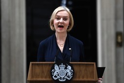 Liz Truss ogłasza rezygnację