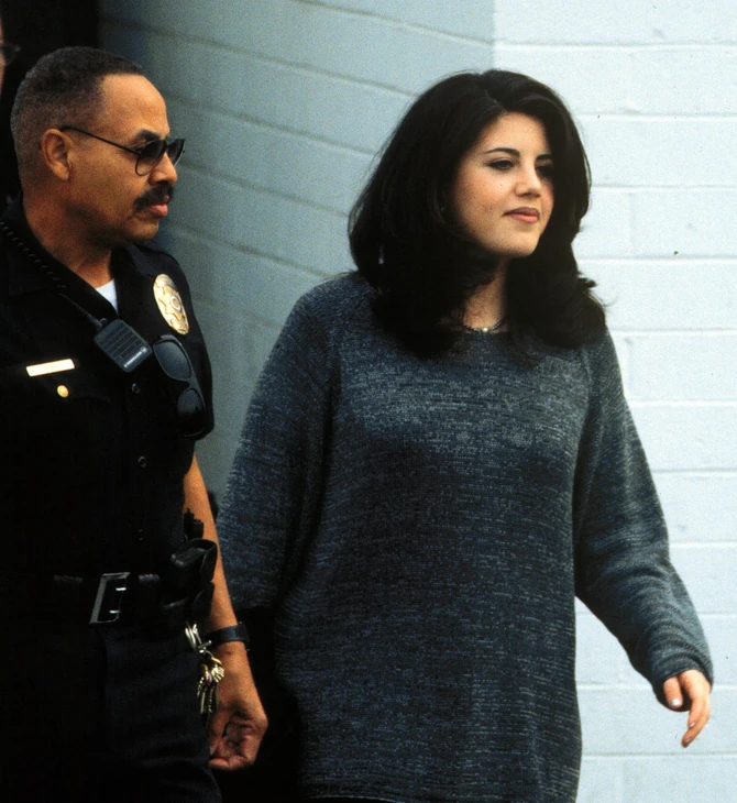 Moika Levinski mesec dana posle otkrivanja afere "Ovalni kabinet" 1998. godine