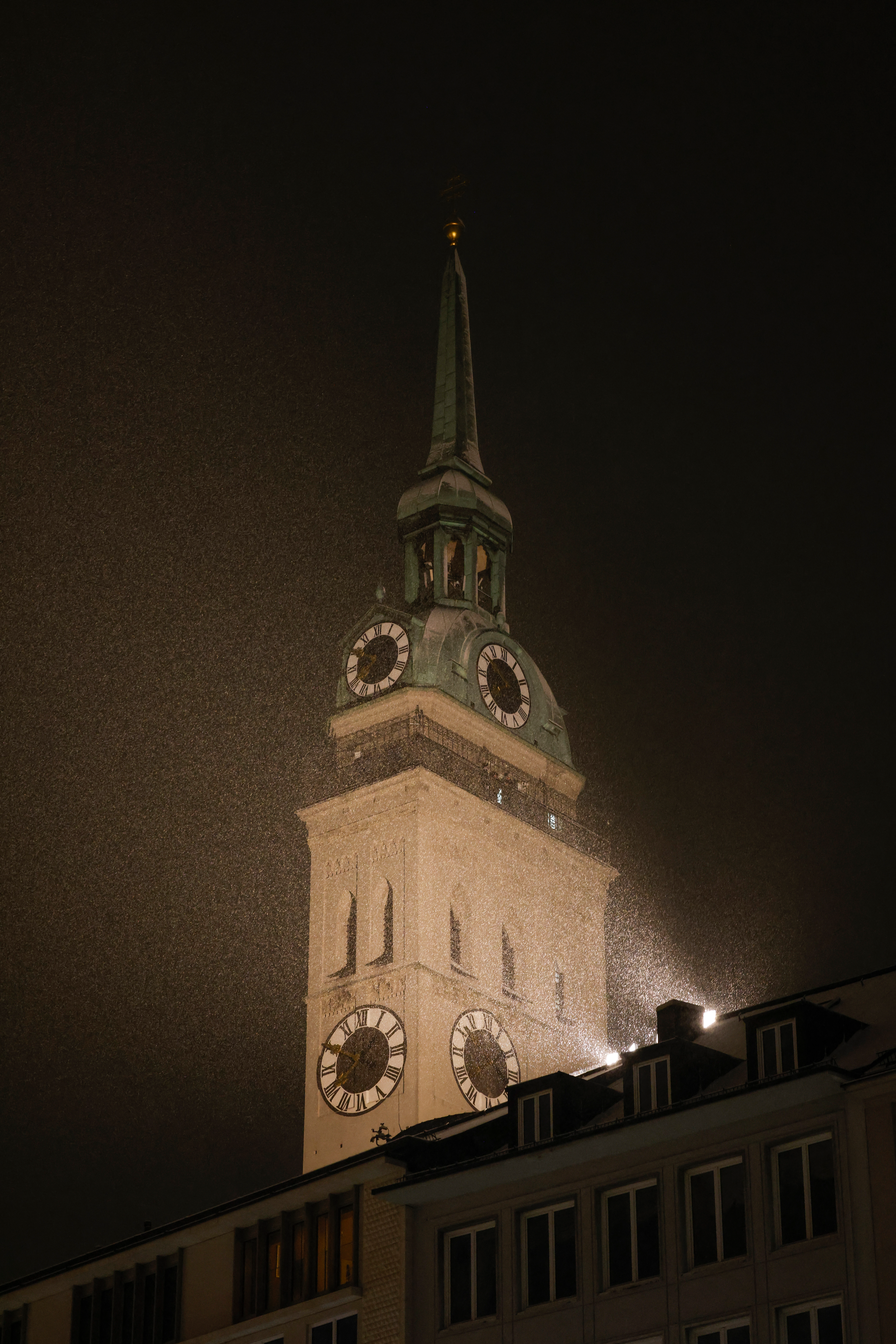 Bis zu 25 cm Schnee und Glatteis: DWD warnt vor Verkehrschaos bis Dienstag