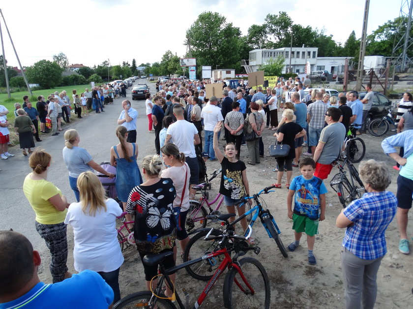 Protest przeciw budowie spopielarni zwłok 