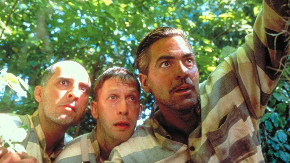 "Bracie, gdzie jesteś", USA, 2000. Reżyseria: Joel Coen. W rolach głównych: George Clooney, John Turturro, John Goodman i Holly Hunter.