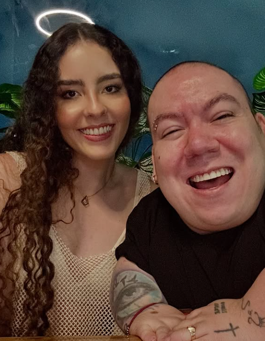 Alejo sa stal populárnym vďaka vtipným príspevkom na sociálnych sieťach.