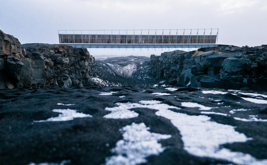 Islandzki most między kontynentami