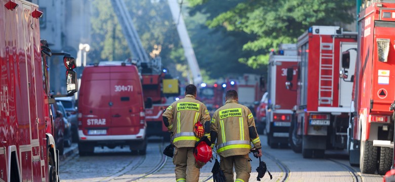 Poznań: Trwają poszukiwania strażaków. "Cały czas idziemy po żywych"