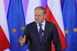 szijjarto spowiadał się ławrowowi. tusk: absolutnie dyskwalifikujące
