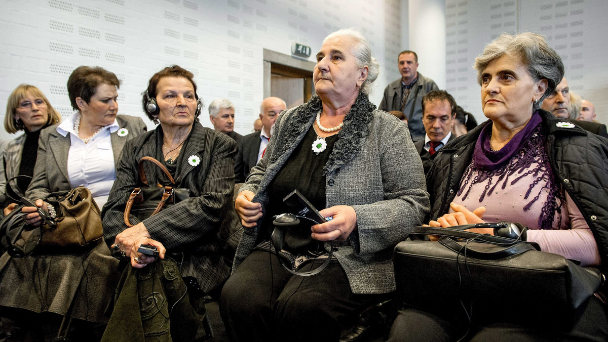 W Hadze rozpoczął się w poniedziałek cywilny proces, który Matki Srebrenicy wytoczyły holenderskiemu rządowi, oskarżając władze o odpowiedzialność na śmierć mężczyzn podczas masakry dokonanych przez Serbów bośniackich w lipcu 1995 r.