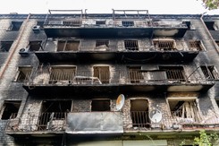 Rosjanie zbombardowali blok w Iziumie. Nie żyje kilkadziesiąt osób