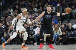 Liga NBA. Sochana nie zatrzymał Doncica. Spurs przegrali z Mavericks [WIDEO]