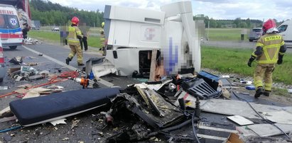 Wypadek na S8 pod Wyszkowem. Zderzyły się cztery samochody. Nastąpił efekt domina. DUŻO ZDJĘĆ