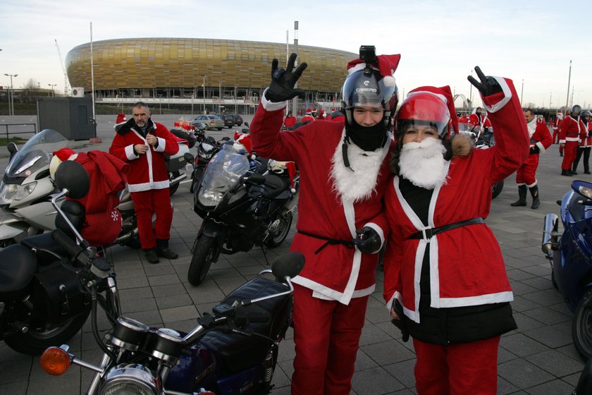 Mikołaje na motocyklach 6 grudnia opanowali Trójmiasto