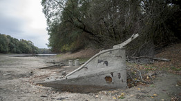 Újabb hajóroncs került elő az apadó Dunából: még soha nem volt ilyen kevés a víz – fotók