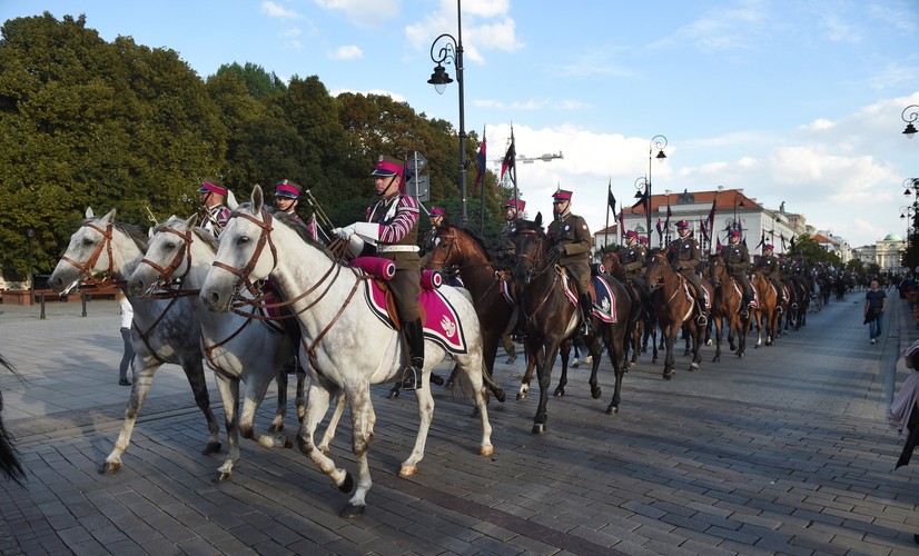 Defilada formacji kawaleryjskich ulicami stolicy. PAP/Radek Pietruszka