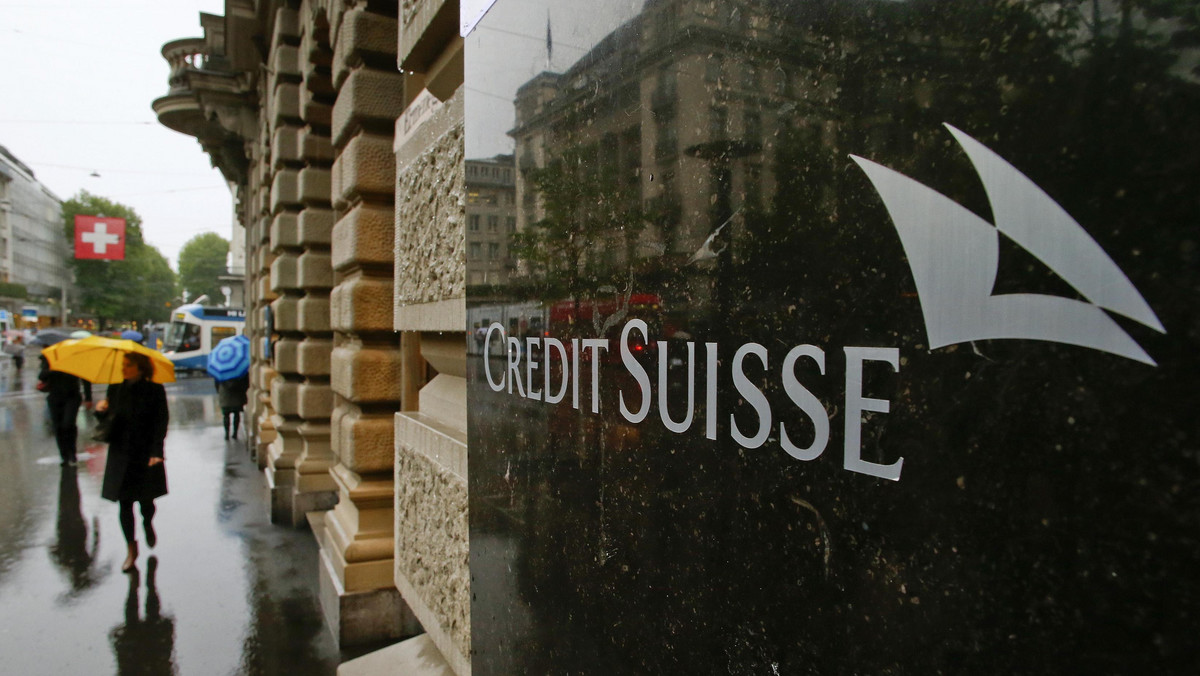Credit Suisse, jeden z największych szwajcarskich banków, przyznał się, że pomagał w unikaniu płacenia podatków przez zamożnych Amerykanów i zgodził się zapłacić rządowi USA 2,6 mld dolarów kary - poinformował w poniedziałek Departament Sprawiedliwości.