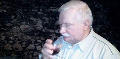 Wałęsa z alkoholem. Jakiś taki niewyraźny!