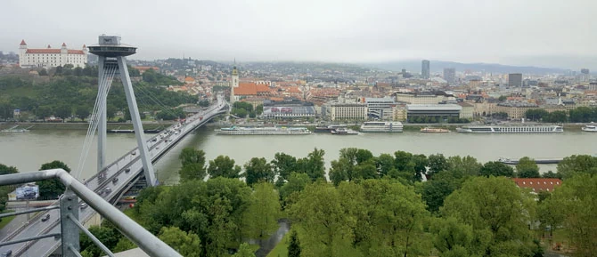 W chwilach relaksu po walce z cyberprzestępcami pracownicy Eset mogą wyjść na taras i podziwiać panoramę Bratysławy.