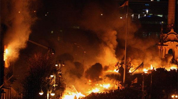 Lángol Kijev