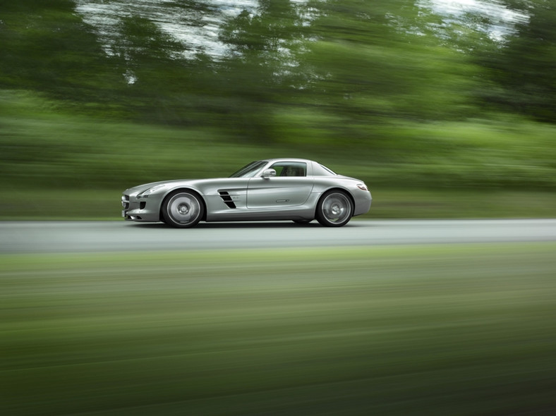 Mercedes SLS AMG w całej okazałaości