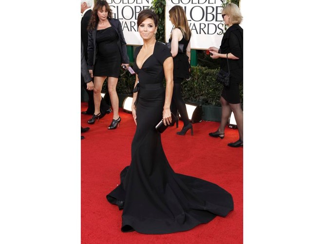 Eva Longoria zwyczajowo wybrała imponującą kreację z trenem. Jej ulubiony fason doskonale podkreśla piękno sylwetki