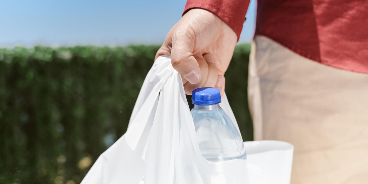 Sposób na bezpłatne torby foliowe? Zawstydzili opłatę recyklingową