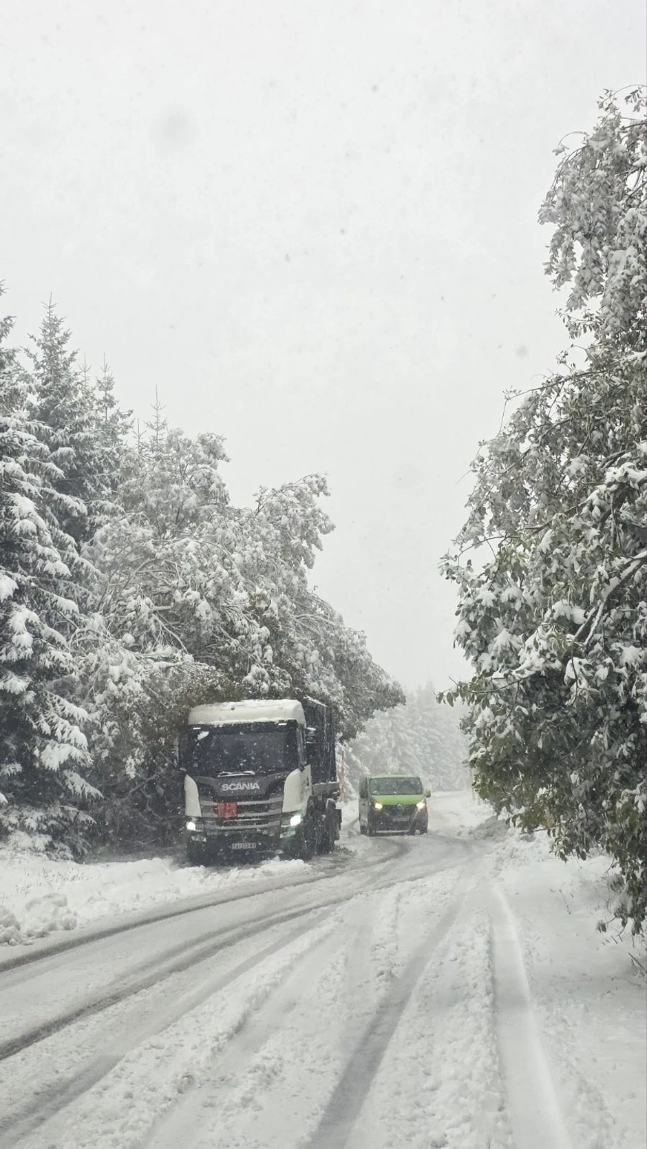 Kamion je proklizao na Šiljači, na putu kod Srebrnca