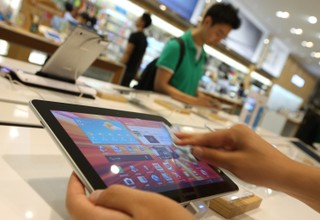 Windows 8 uderzy w sprzedaż komputerów. Zyskają producenci tabletów