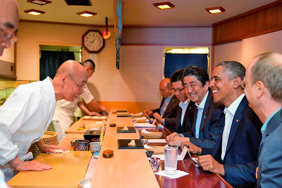W restauracji Jiro Ono stołowały się największe sławy współczesnego świata, jeszcze w czasie prezydentury zawitał tu nawet Barack Obama. 